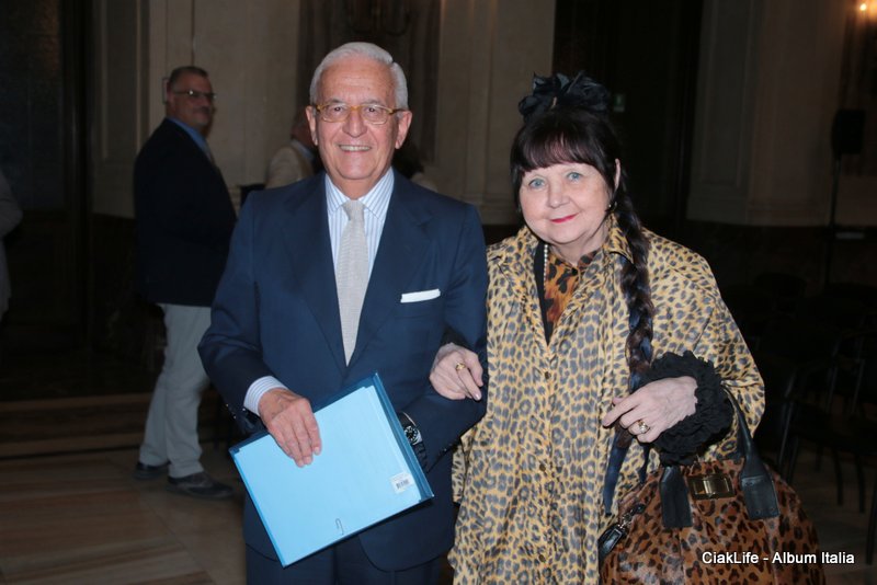 L' avvocato   Gaetano  Galeone  con  l' artista Eva  Olah  Arrè